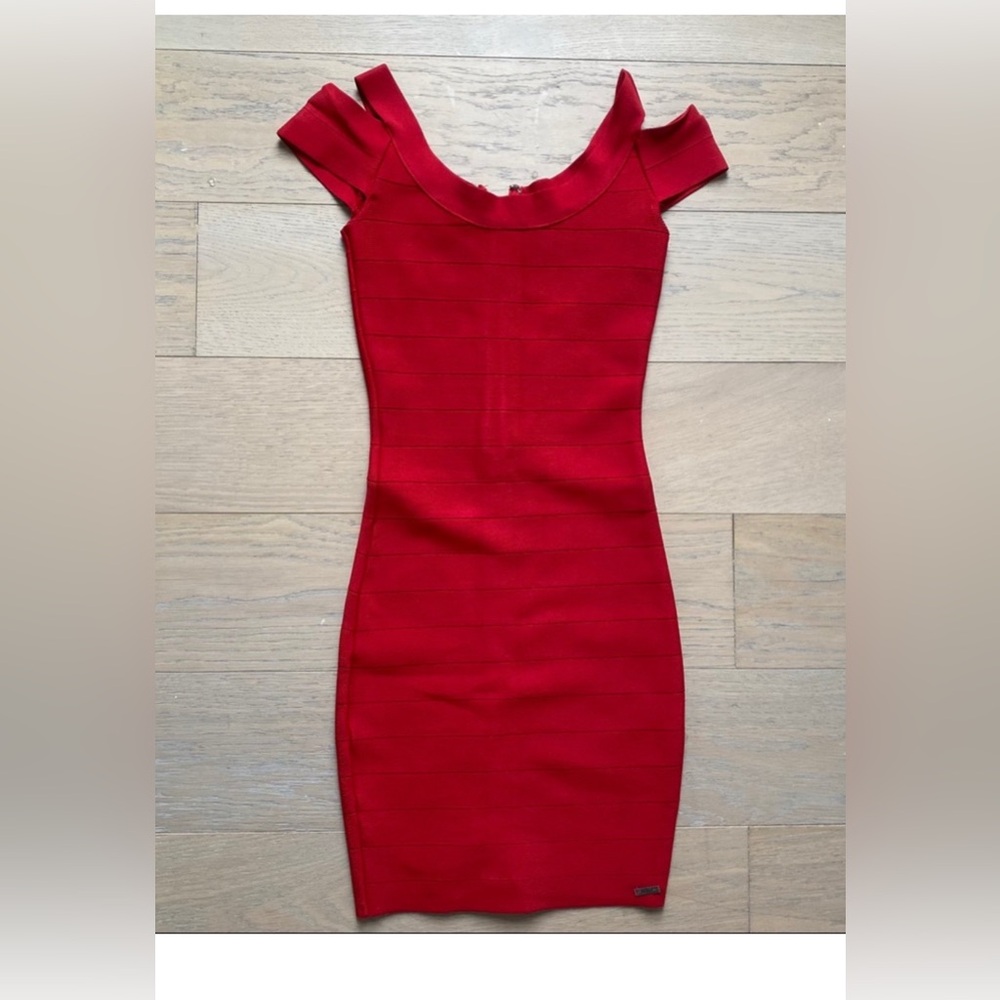 Guess Red Bandage bodycon Dress - date night ! Going-out holidays red!